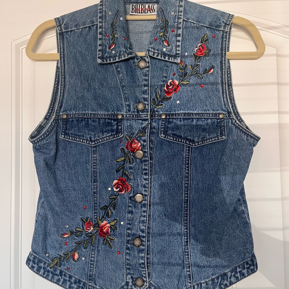 Bill Blass Blue Denim Vest with Red Floral Design - Picture 1 of 11